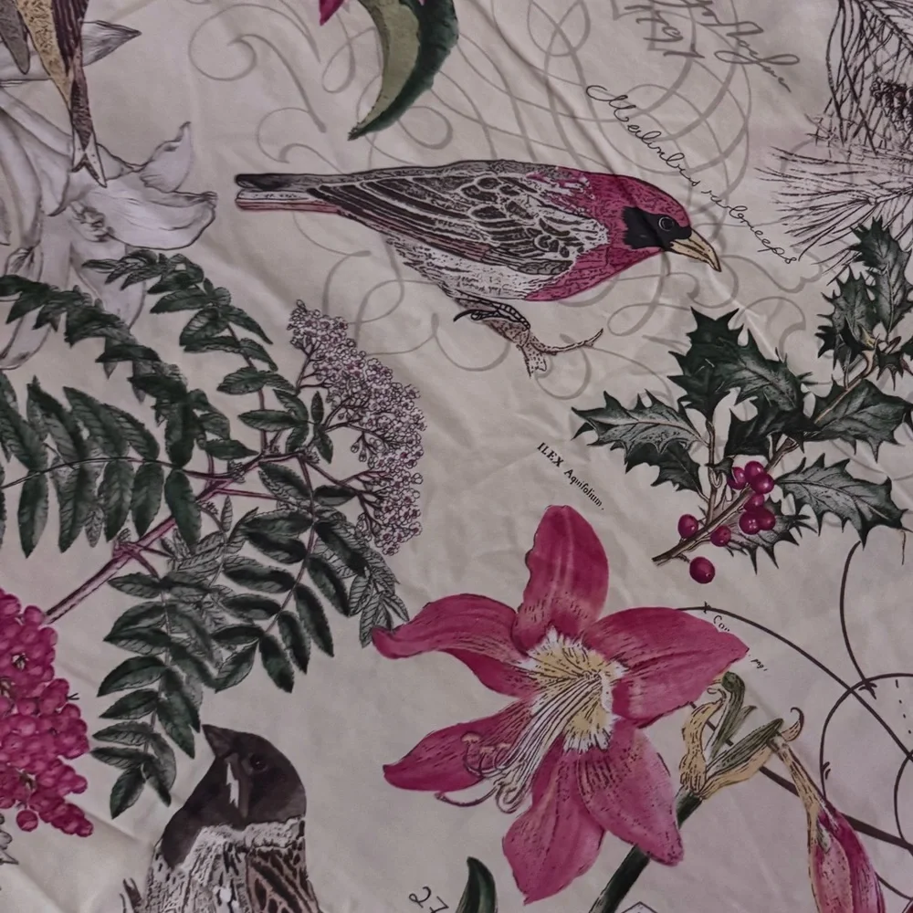 Pottery barn amaryllis winter bird duvet cover, king size. Like new